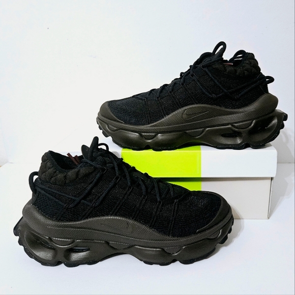 Nike Shoes - Nike Wmn Air Max Flyknit Venture